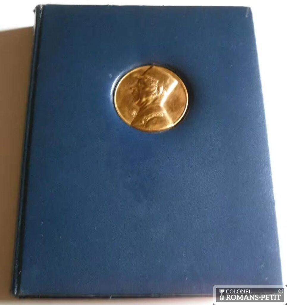Mémoires de de Gaulle Reliure pleine peau. 