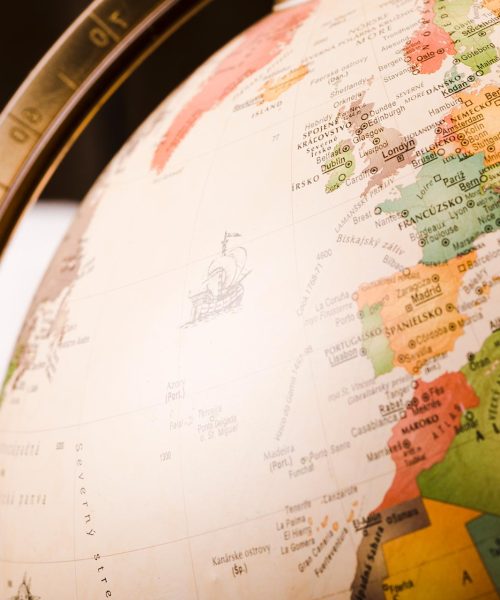 Globe terrestre international vintage